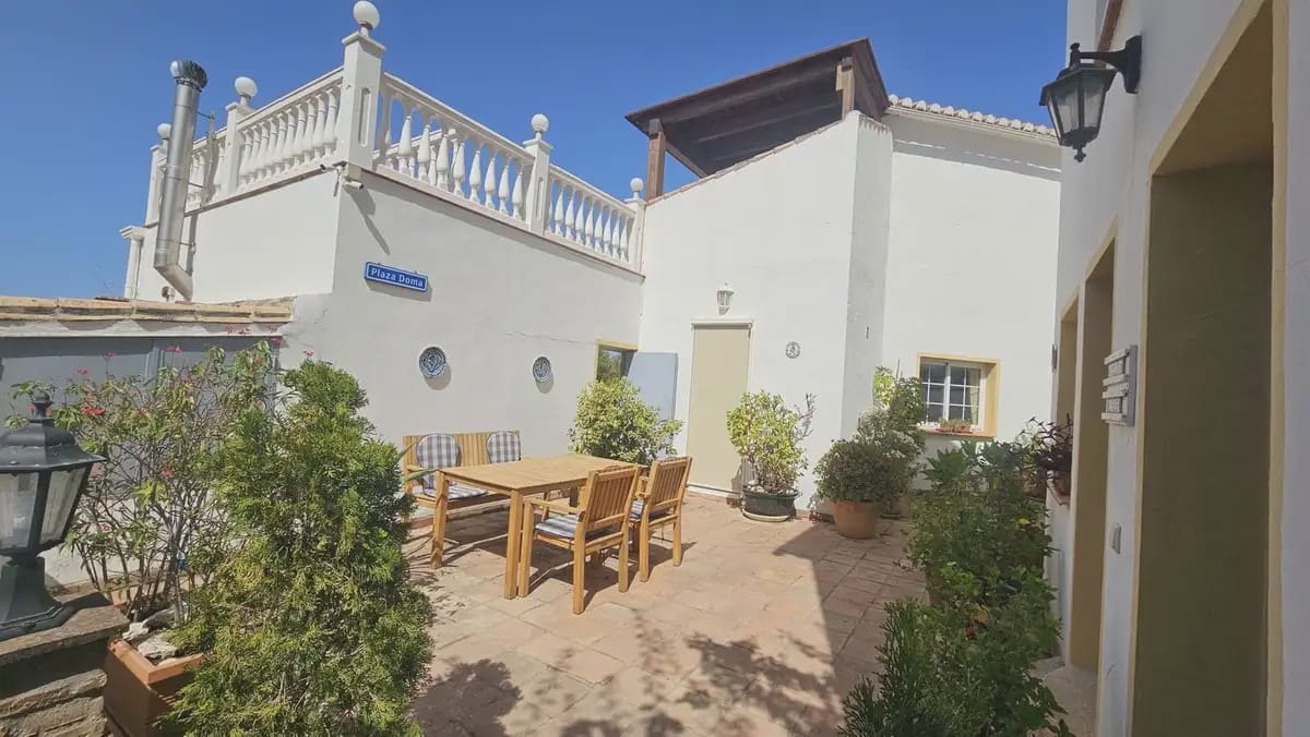3 bedroom Villa for sale in Mijas with pool garage - € 995,000 (Ref: 9973543)