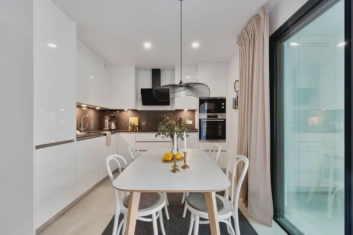 2 soverom Strandleiligheter til salgs i Fuengirola med svømmebasseng - € 479 000 (Ref: 9975658)