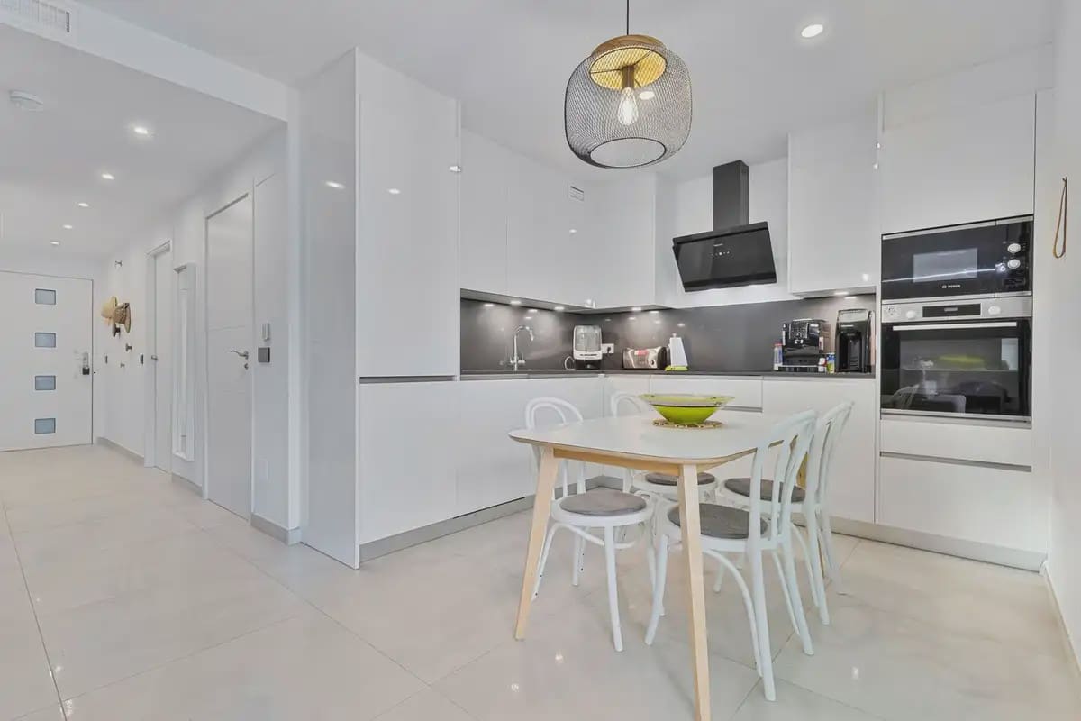 2 soverom Strandleiligheter til salgs i Fuengirola med svømmebasseng - € 479 000 (Ref: 9975658)