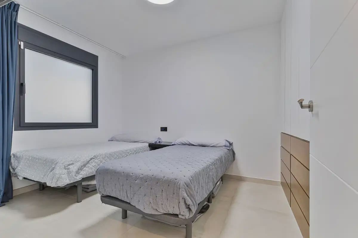 2 soverom Strandleiligheter til salgs i Fuengirola med svømmebasseng - € 479 000 (Ref: 9975658)