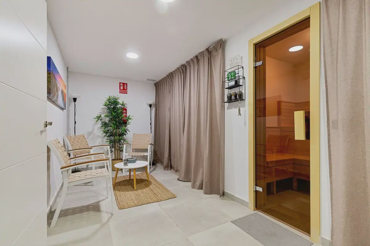 2 soverom Strandleiligheter til salgs i Fuengirola med svømmebasseng - € 479 000 (Ref: 9975658)