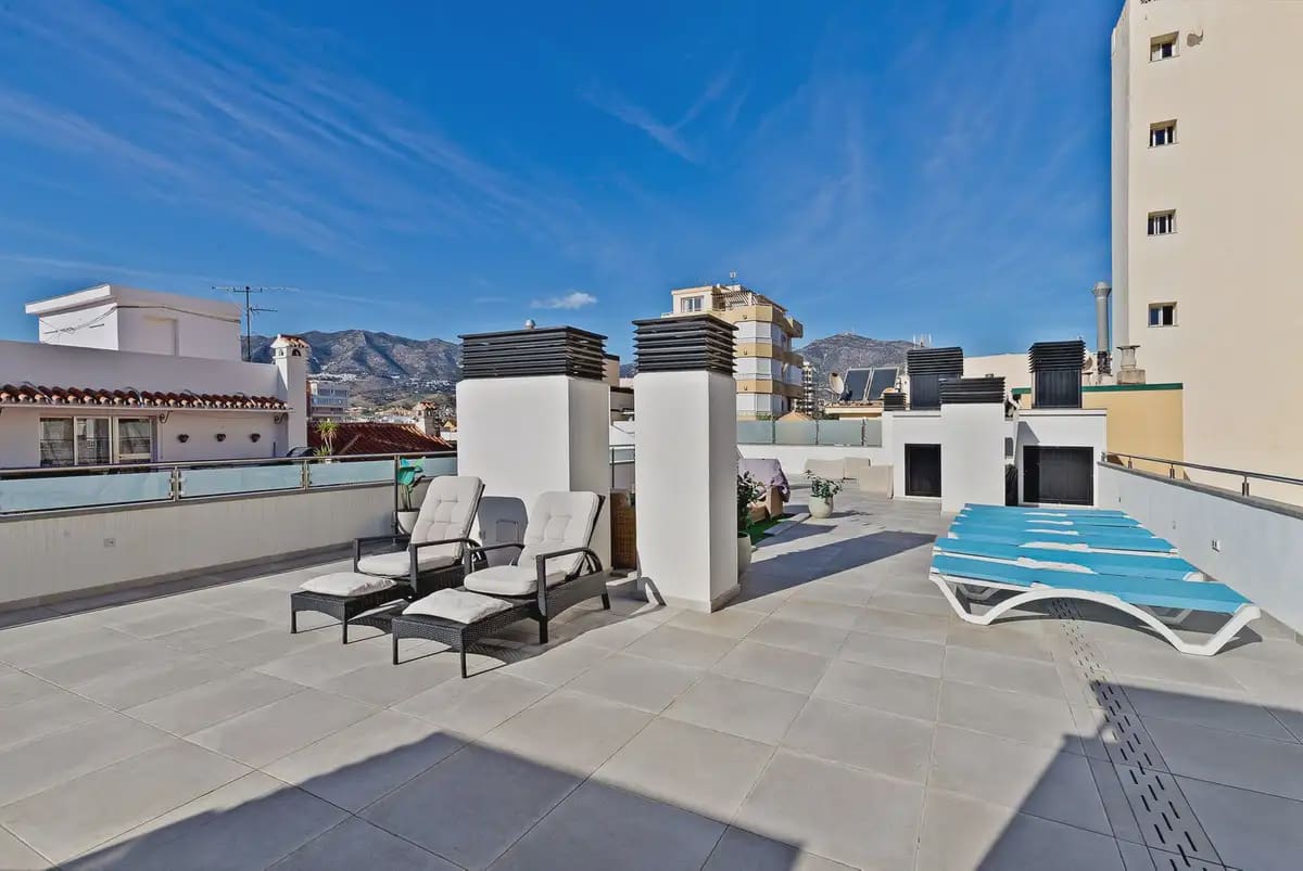 2 soverom Strandleiligheter til salgs i Fuengirola med svømmebasseng - € 479 000 (Ref: 9975658)