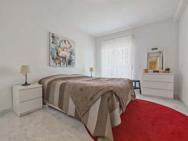 2 soveværelse Lejlighed til salg i La Reserva, Marbella med swimmingpool garage - € 320.000 (Ref: 9975661)