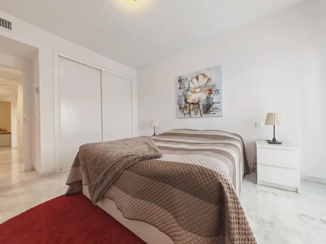 2 soveværelse Lejlighed til salg i La Reserva, Marbella med swimmingpool garage - € 320.000 (Ref: 9975661)
