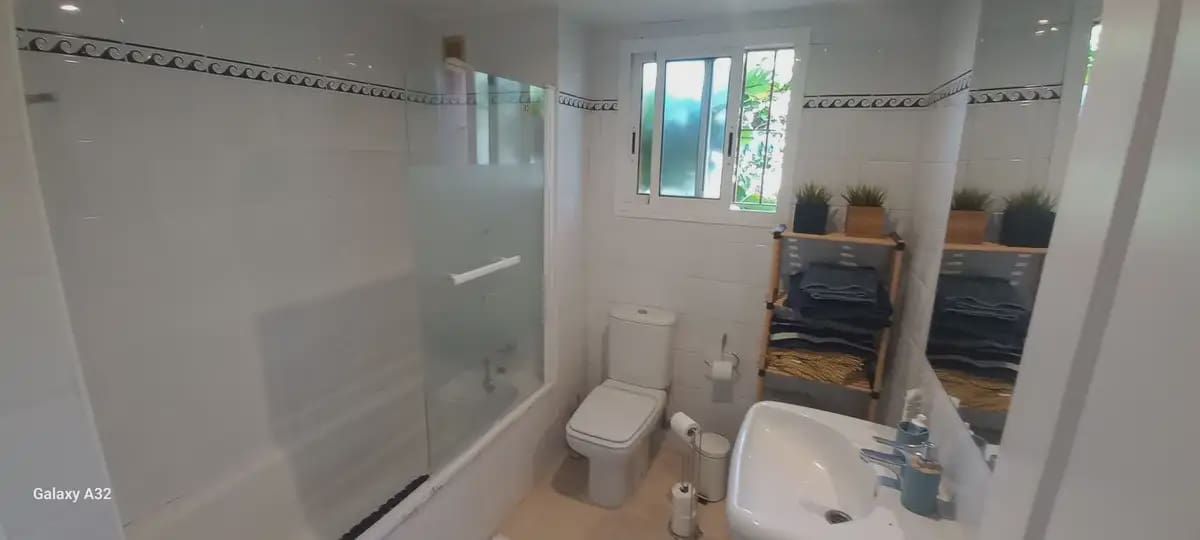 2 soveværelse Lejlighed til salg i Marbella med swimmingpool garage - € 365.000 (Ref: 9975662)