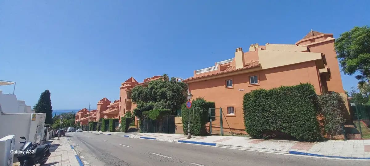 2 soveværelse Lejlighed til salg i Marbella med swimmingpool garage - € 365.000 (Ref: 9975662)
