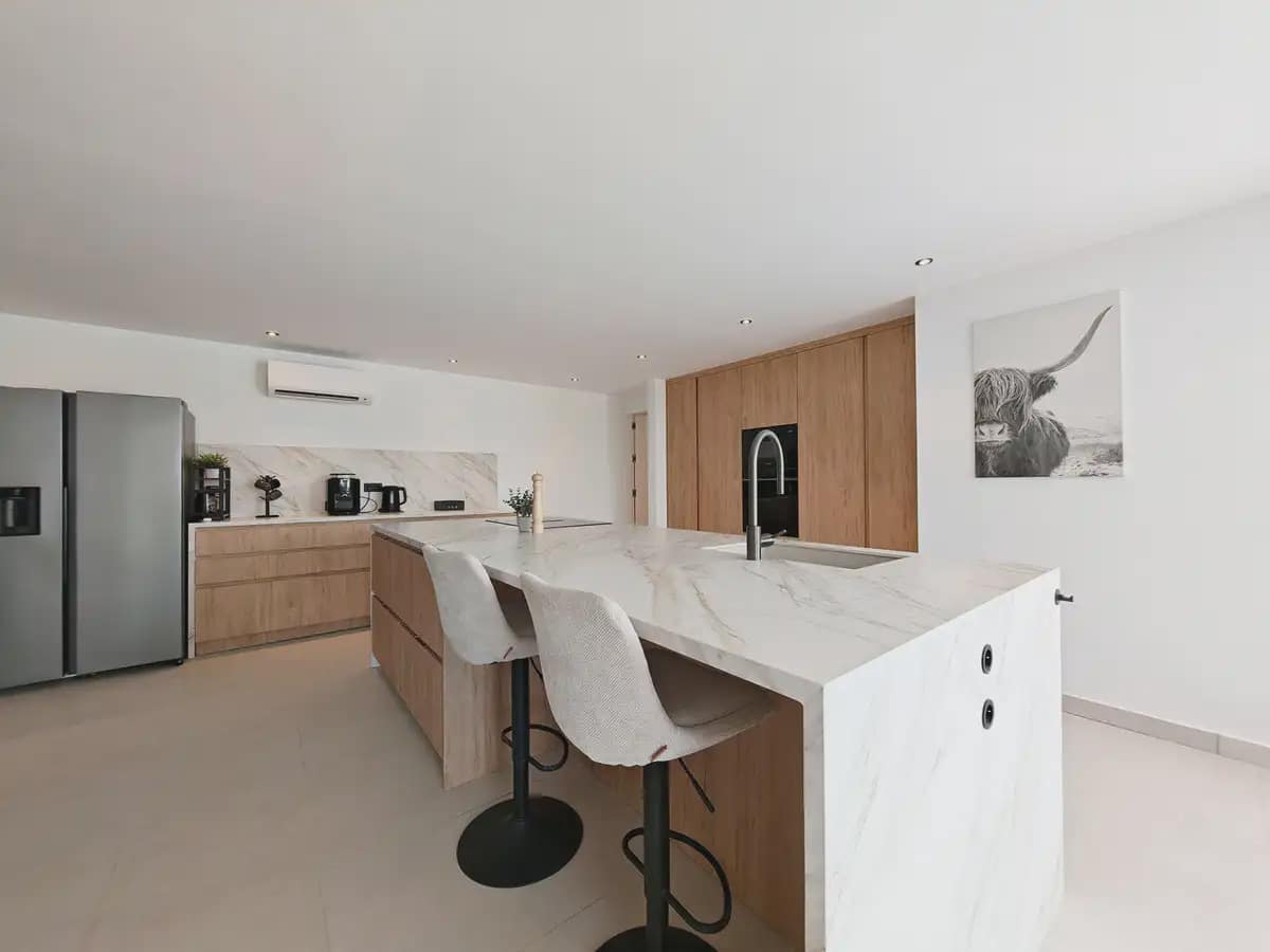 8 sypialnia Willa na sprzedaż w Marbella z basenem garażem - 2 450 000 € (Ref: 9979118)