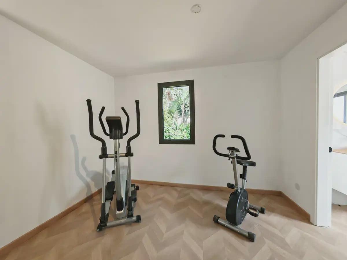 8 sypialnia Willa na sprzedaż w Marbella z basenem garażem - 2 450 000 € (Ref: 9979118)