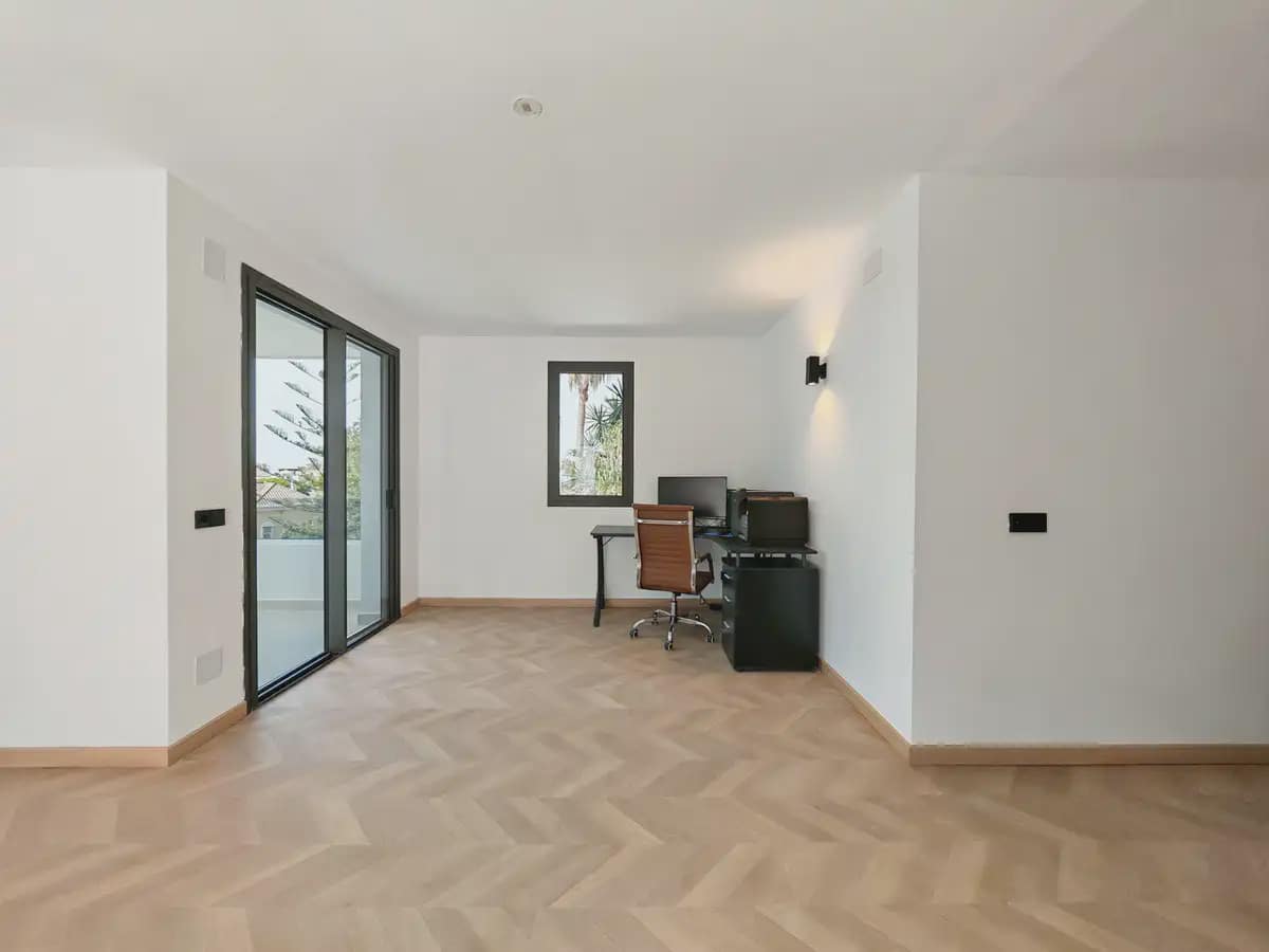 8 sypialnia Willa na sprzedaż w Marbella z basenem garażem - 2 450 000 € (Ref: 9979118)