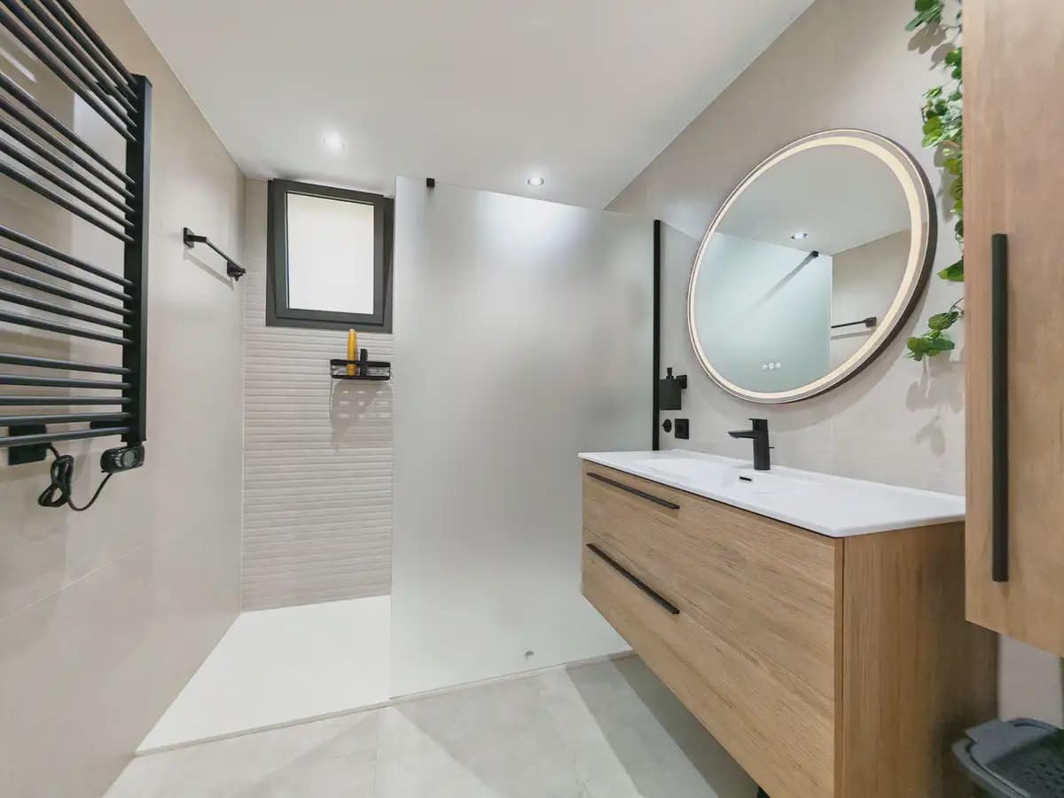 8 sypialnia Willa na sprzedaż w Marbella z basenem garażem - 2 450 000 € (Ref: 9979118)
