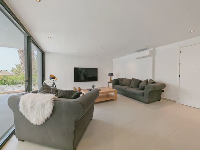 8 sypialnia Willa na sprzedaż w Elviria, Marbella z basenem garażem - 2 450 000 € (Ref: 9979118)