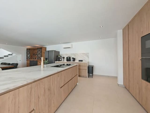 8 sypialnia Willa na sprzedaż w Elviria, Marbella z basenem garażem - 2 450 000 € (Ref: 9979118)