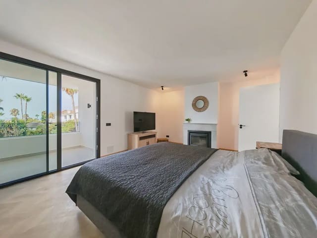 8 sypialnia Willa na sprzedaż w Elviria, Marbella z basenem garażem - 2 450 000 € (Ref: 9979118)