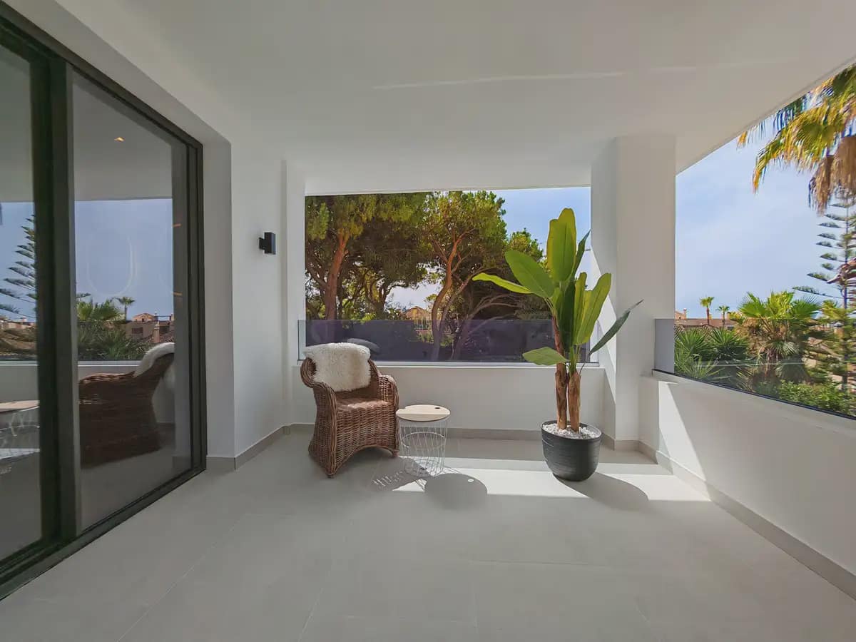 8 sypialnia Willa na sprzedaż w Marbella z basenem garażem - 2 450 000 € (Ref: 9979118)