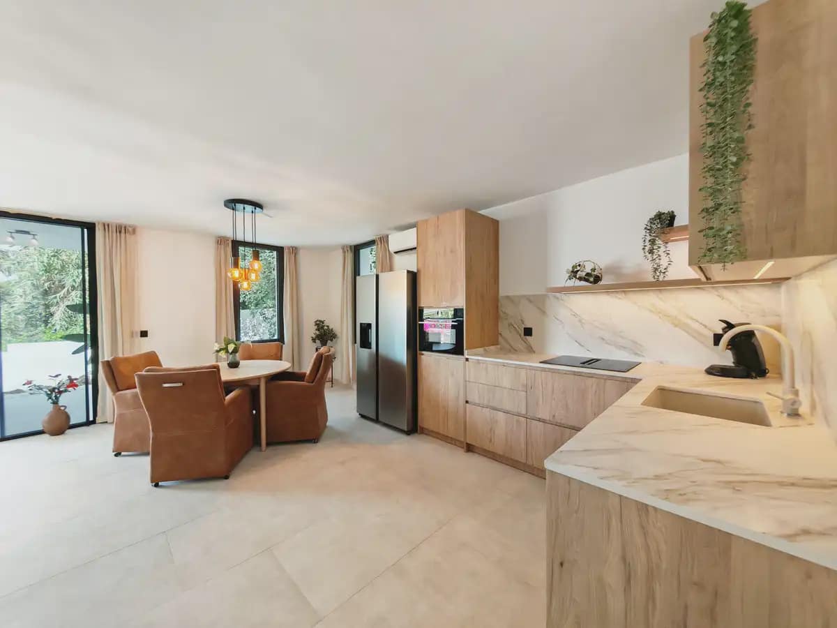 8 sypialnia Willa na sprzedaż w Marbella z basenem garażem - 2 450 000 € (Ref: 9979118)
