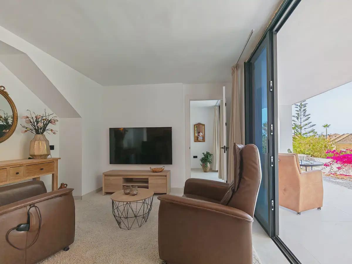 8 sypialnia Willa na sprzedaż w Marbella z basenem garażem - 2 450 000 € (Ref: 9979118)