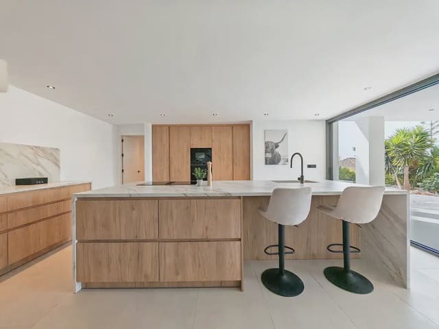 8 sypialnia Willa na sprzedaż w Elviria, Marbella z basenem garażem - 2 450 000 € (Ref: 9979118)