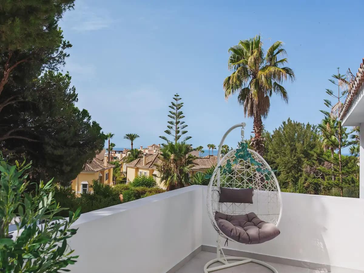8 sypialnia Willa na sprzedaż w Marbella z basenem garażem - 2 450 000 € (Ref: 9979118)