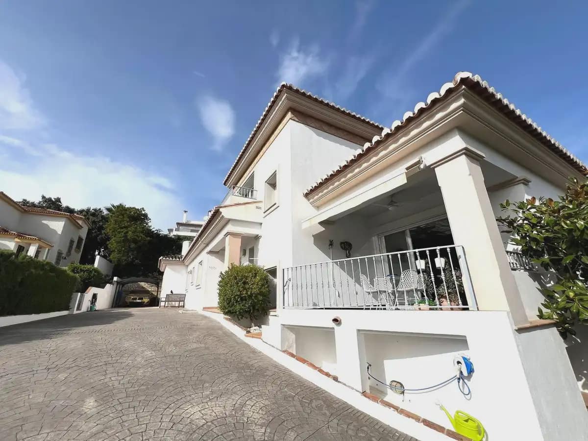 6 makuuhuone Huvila myytävänä paikassa Mijas mukana uima-altaan 
autotalli - 1 595 000 € (Ref: 9983213)