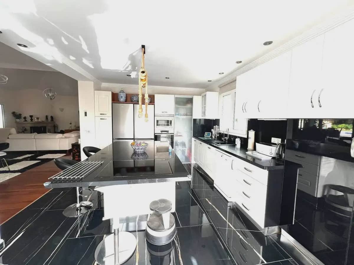 6 makuuhuone Huvila myytävänä paikassa Mijas mukana uima-altaan 
autotalli - 1 595 000 € (Ref: 9983213)