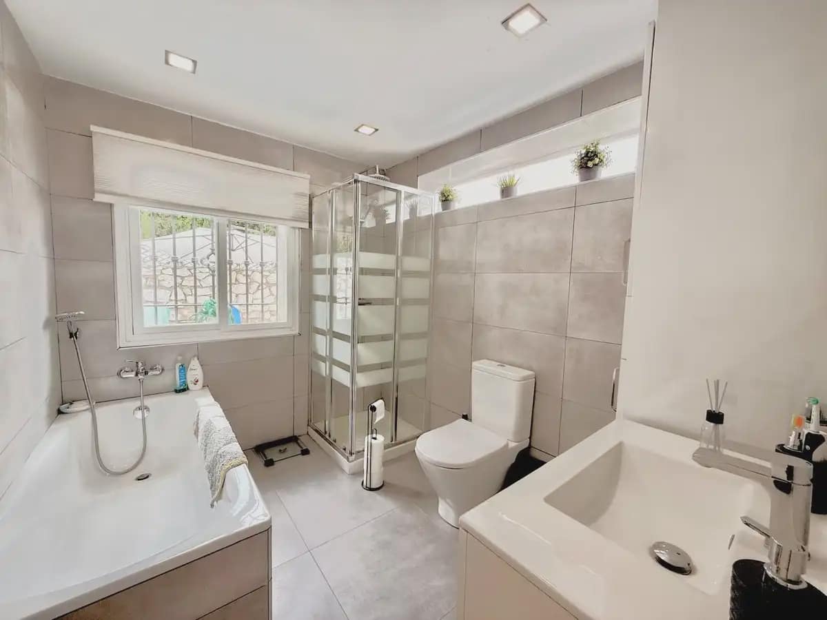 3 soverom Kjedet enebolig til salgs i Benalmadena med svømmebasseng garasje - € 625 000 (Ref: 9983342)