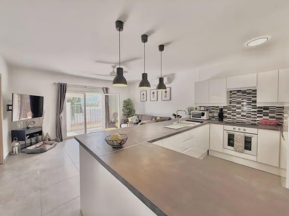 3 soverom Kjedet enebolig til salgs i Benalmadena med svømmebasseng garasje - € 625 000 (Ref: 9983342)