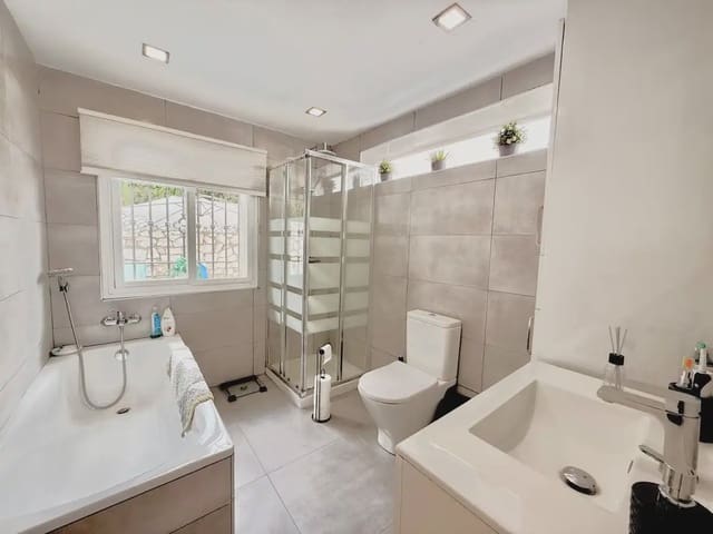 Pareado de 3 habitaciones en Arroyo de la Miel, Benalmádena en venta con piscina garaje - 625.000 € (Ref: 9983342)