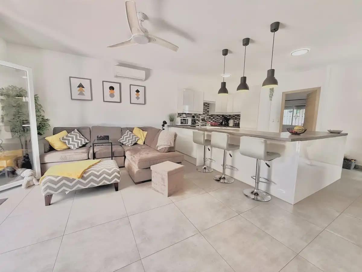 3 soverom Kjedet enebolig til salgs i Benalmadena med svømmebasseng garasje - € 625 000 (Ref: 9983342)