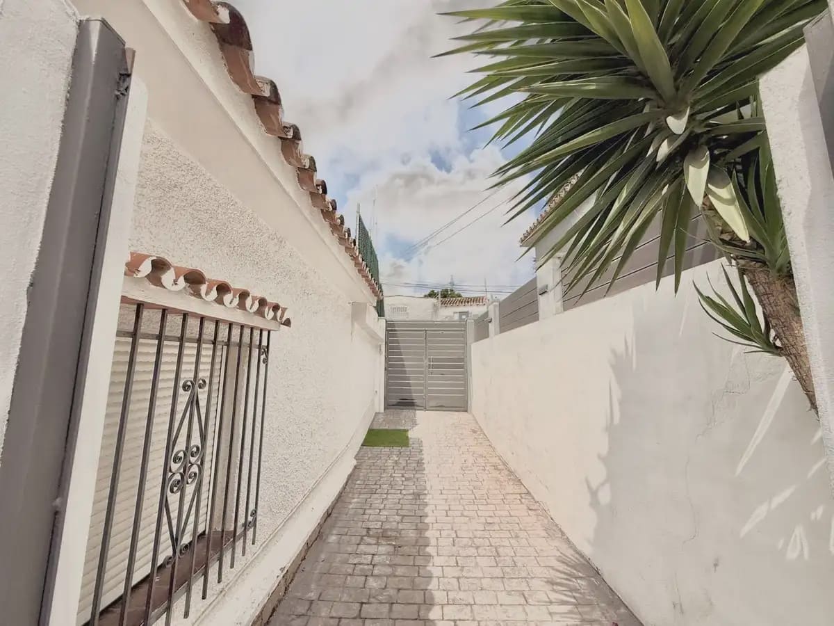 3 soverom Kjedet enebolig til salgs i Benalmadena med svømmebasseng garasje - € 625 000 (Ref: 9983342)