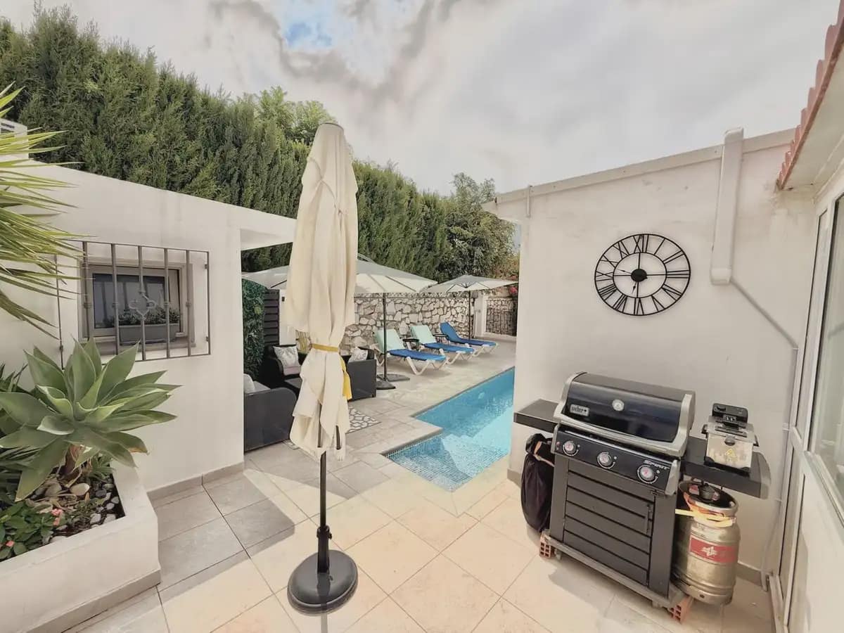 3 soverom Kjedet enebolig til salgs i Benalmadena med svømmebasseng garasje - € 625 000 (Ref: 9983342)