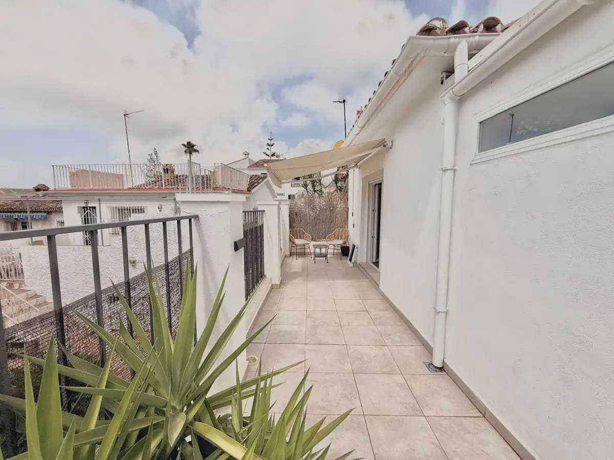 3 soverom Kjedet enebolig til salgs i Benalmadena med svømmebasseng garasje - € 625 000 (Ref: 9983342)
