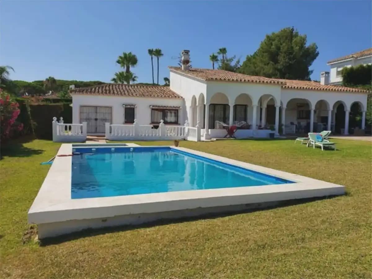 4 sovrum Villa till salu i Marbella med pool garage - 1 446 000 € (Ref: 9985204)