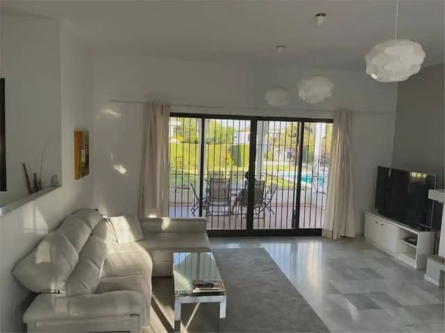 4 slaapkamer Villa te koop in Hacienda Las Chapas, Marbella met zwembad garage - € 1.446.000 (Ref: 9985204)