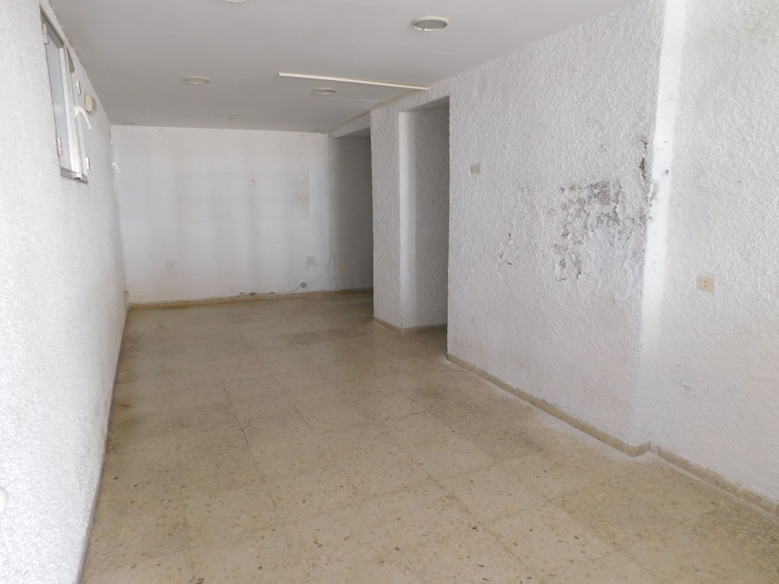 Commercieel te koop in Torrox - € 105.000 (Ref: 5119123)