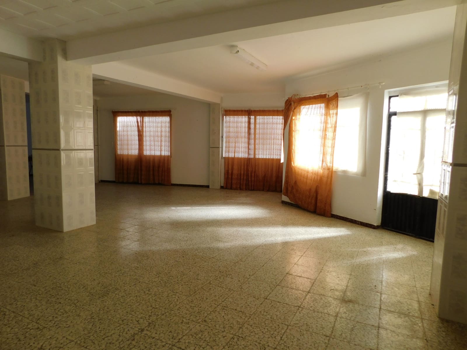 Kaupallinen myytävänä paikassa Torrox - 155 000 € (Ref: 5119124)