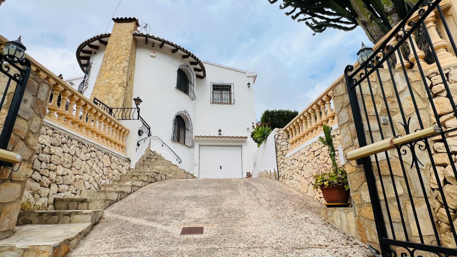 4 Zimmer Villa zu verkaufen in Benitachell / Benitatxell mit Pool Garage - 665.000 € (Ref: 8927035)