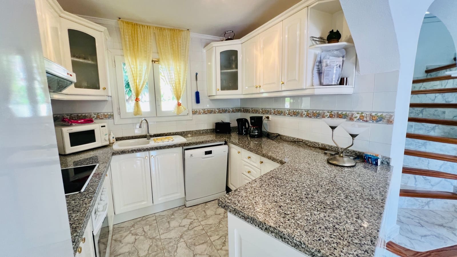 3 slaapkamer Villa te koop in Moraira met zwembad - € 650.000 (Ref: 9057994)