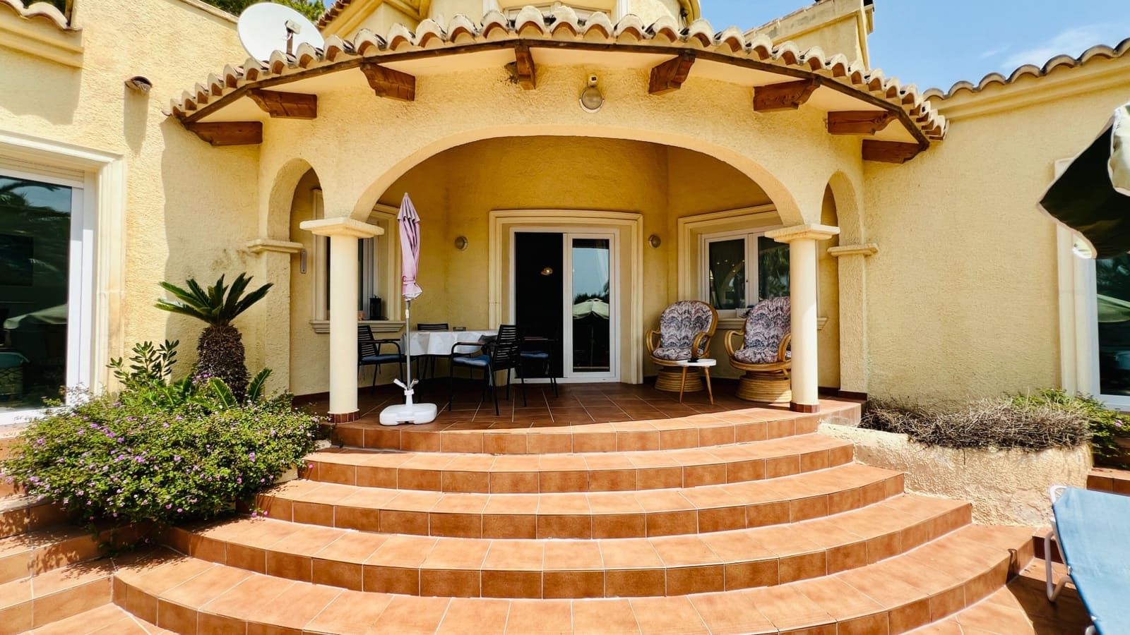 3 slaapkamer Villa te koop in Moraira met zwembad - € 650.000 (Ref: 9057994)