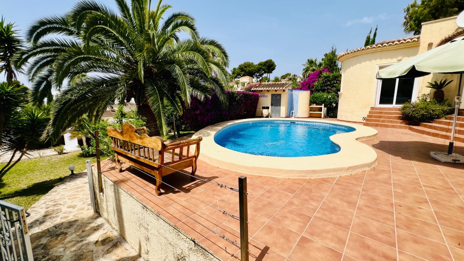 3 slaapkamer Villa te koop in Moraira met zwembad - € 650.000 (Ref: 9057994)