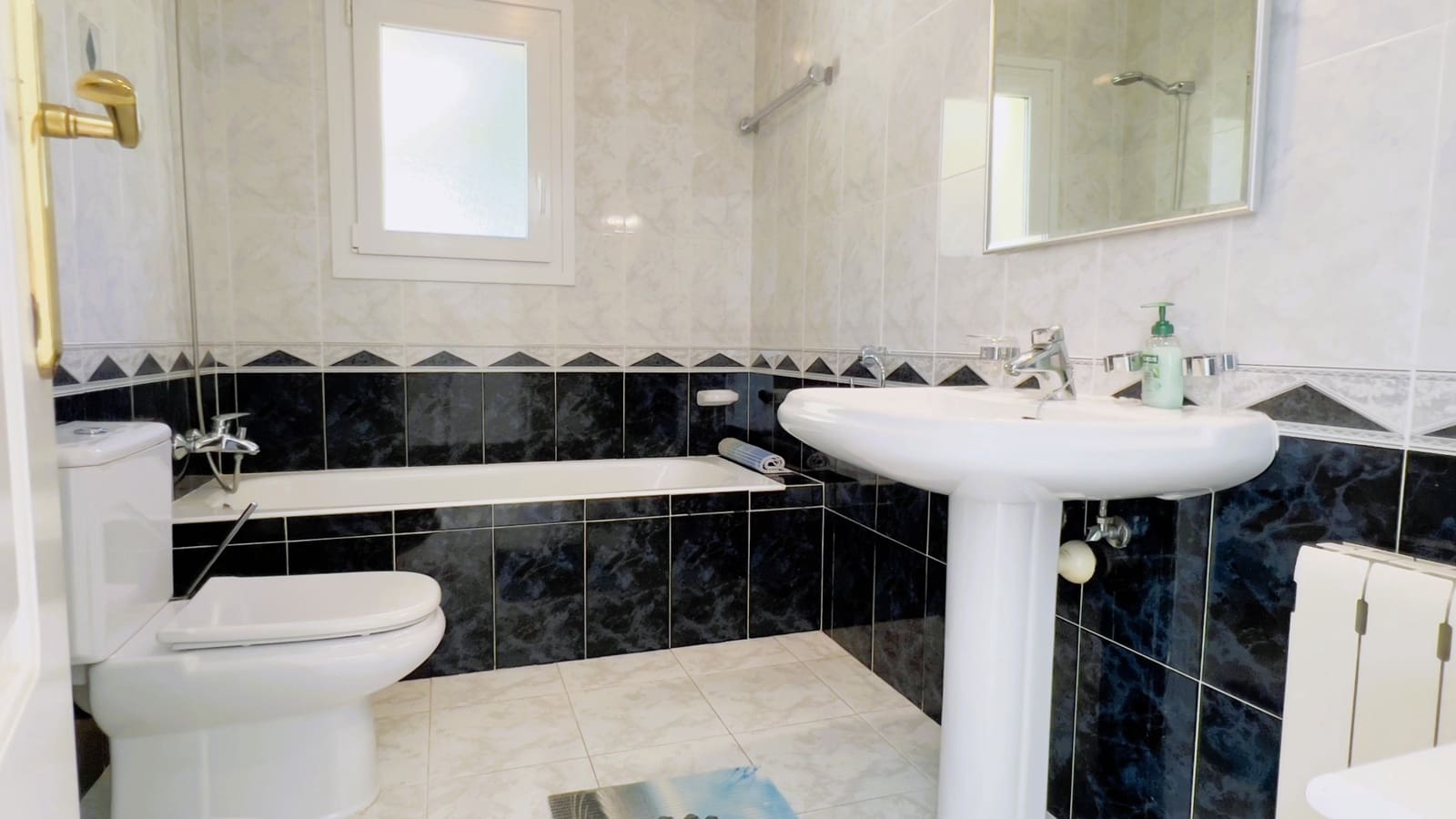 3 slaapkamer Villa te koop in Moraira met zwembad - € 650.000 (Ref: 9057994)