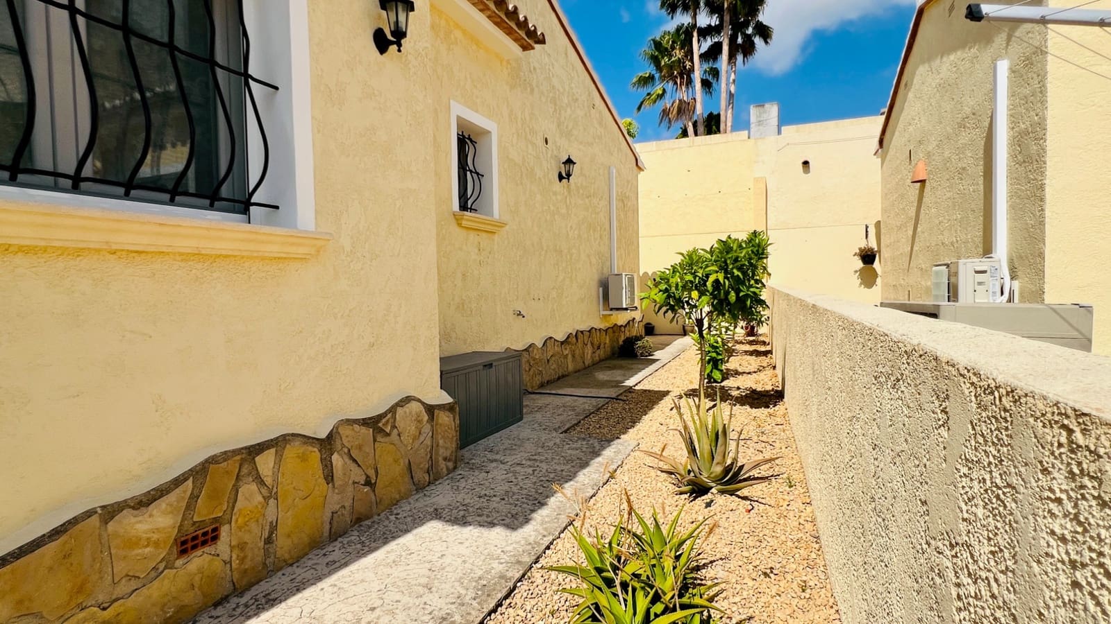 3 bedroom Villa for sale in Benitachell / Benitatxell with pool - € 430,000 (Ref: 9105553)