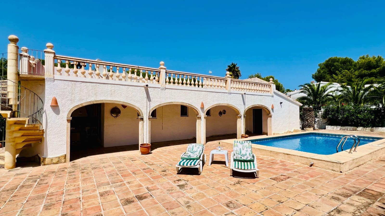 2 soveværelse Villa til salg i Moraira med swimmingpool - € 525.000 (Ref: 9146287)