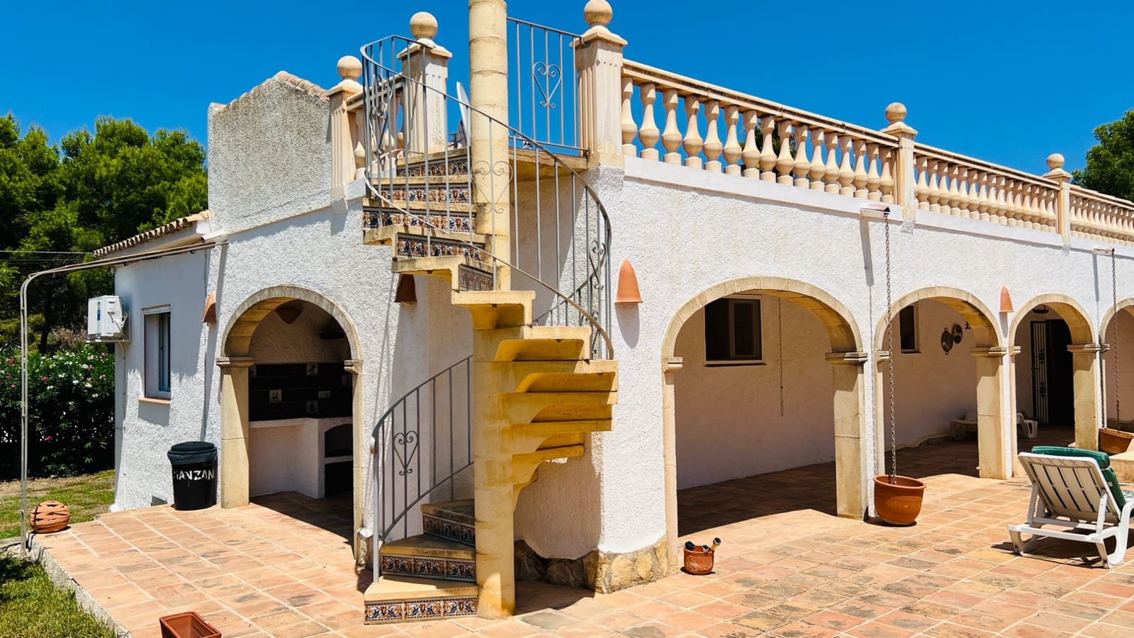 2 soveværelse Villa til salg i Moraira med swimmingpool - € 525.000 (Ref: 9146287)