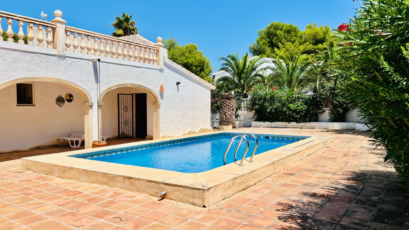 2 soveværelse Villa til salg i Moraira med swimmingpool - € 525.000 (Ref: 9146287)