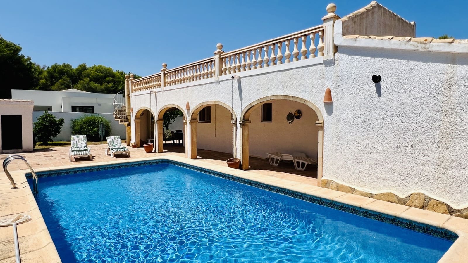2 soveværelse Villa til salg i Moraira med swimmingpool - € 525.000 (Ref: 9146287)