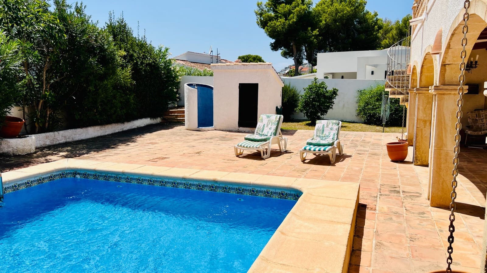 2 soveværelse Villa til salg i Moraira med swimmingpool - € 525.000 (Ref: 9146287)
