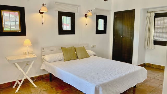 6 makuuhuone Huvila myytävänä paikassa Benissa mukana uima-altaan 
autotalli - 1 050 000 € (Ref: 9176887)