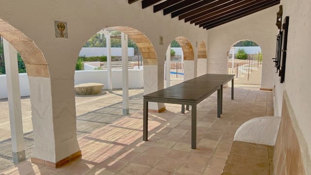 6 makuuhuone Huvila myytävänä paikassa Benissa mukana uima-altaan 
autotalli - 1 050 000 € (Ref: 9176887)