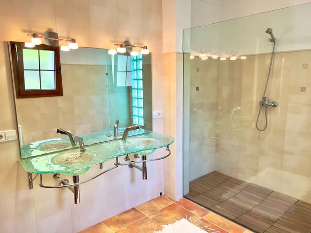 5 bedroom Villa for sale in Paichi, Teulada-Moraira with pool garage - € 925,000 (Ref: 9205719)