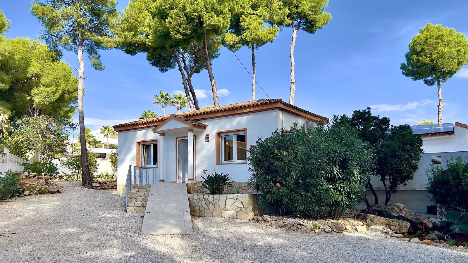 3 bedroom Villa for sale in Moraira with pool - € 825,000 (Ref: 9329748)